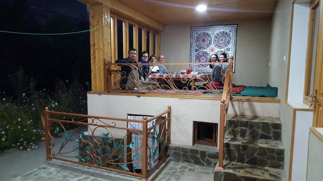 Hayat Guesthouse Nuratau Mountains Yukary-Ukhum エクステリア 写真