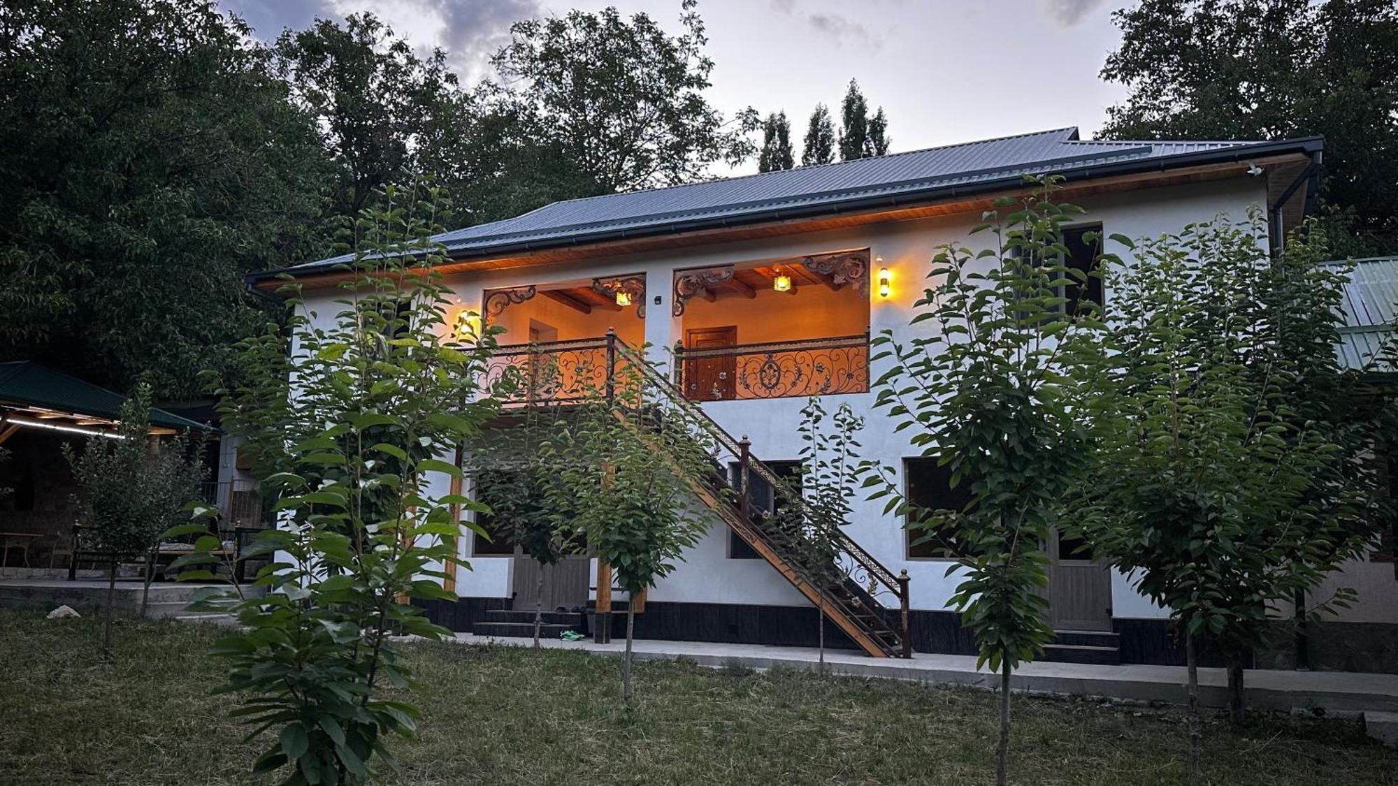 Hayat Guesthouse Nuratau Mountains Yukary-Ukhum エクステリア 写真